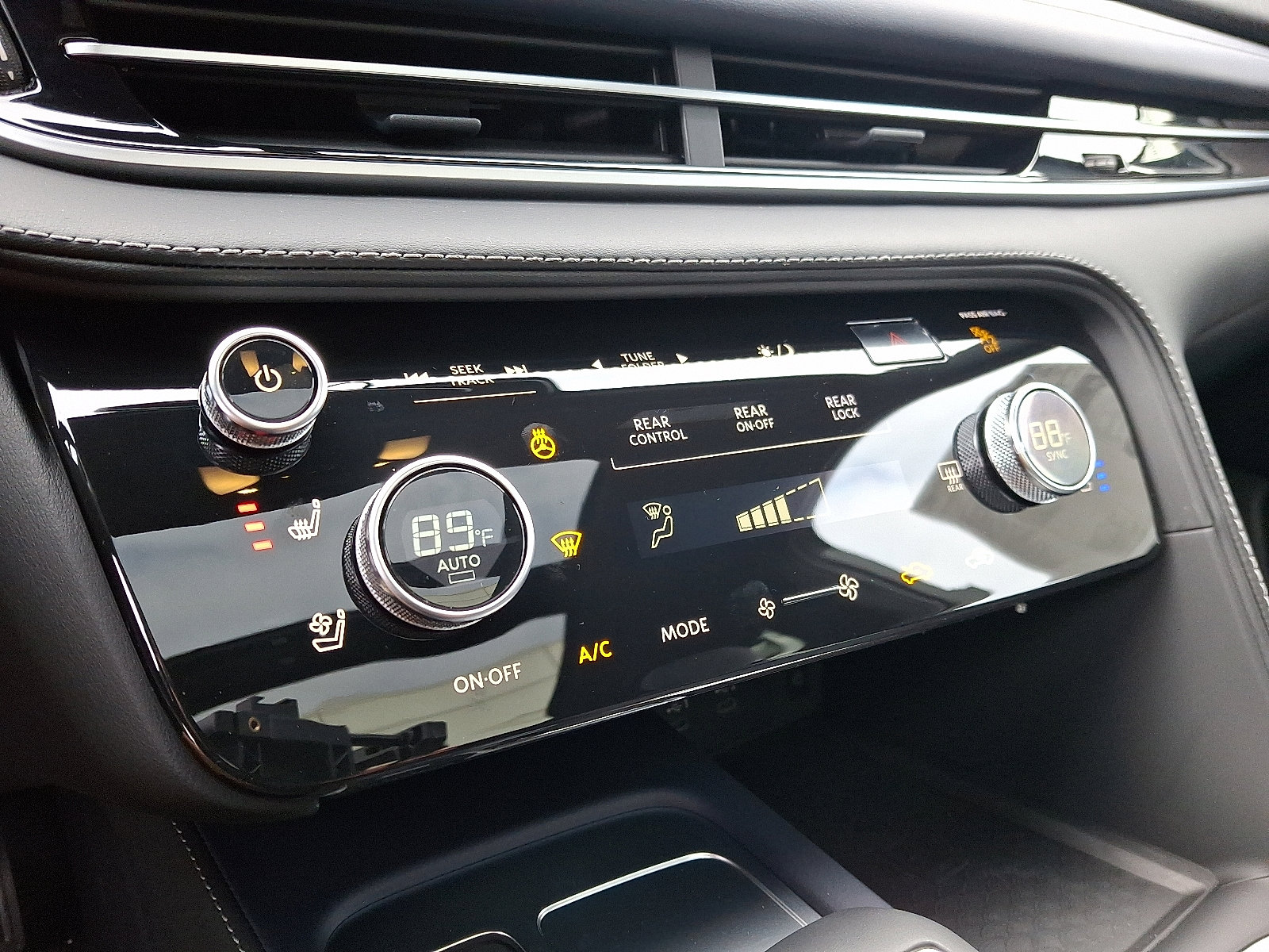 New 2026 INFINITI QX60 Sport w/ Dark Cargo Package image 12