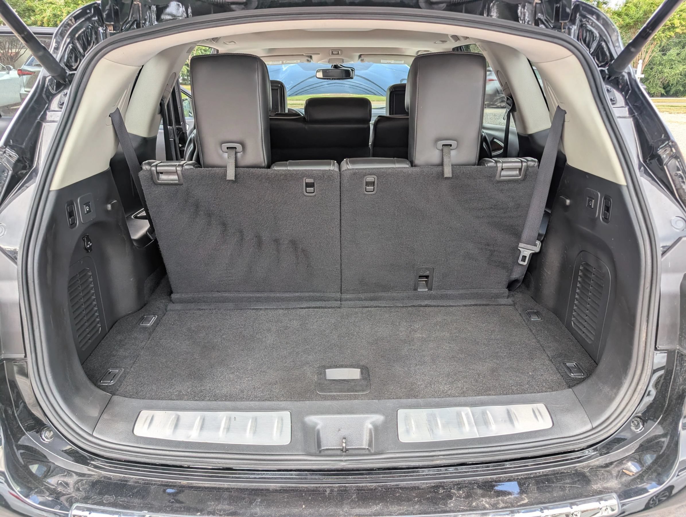 Used 2017 INFINITI QX60 FWD w/ Deluxe Technology Package image 14