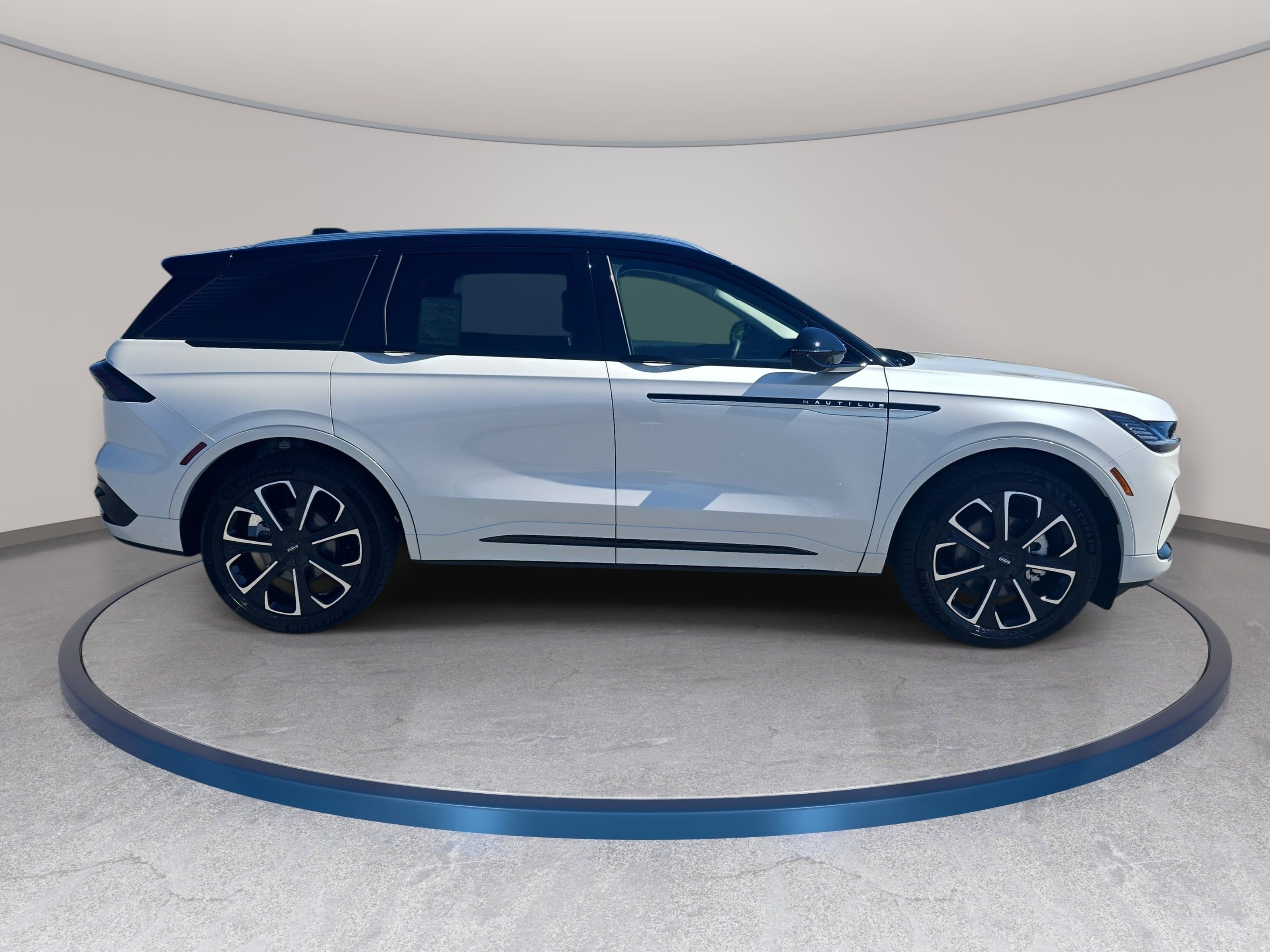New 2026 Lincoln Nautilus Reserve AWD/4WD image 4