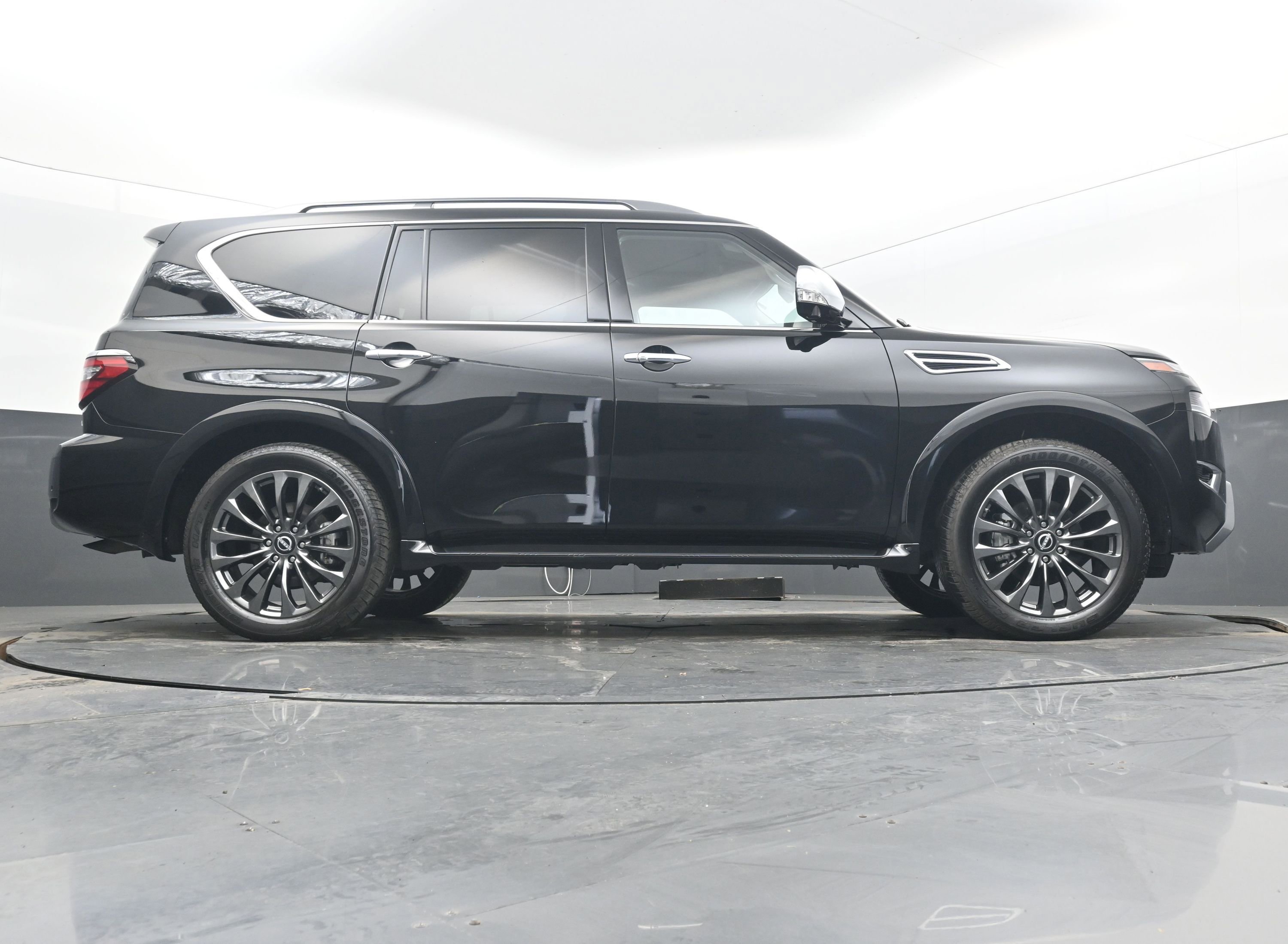Used 2024 Nissan Armada Platinum image 27