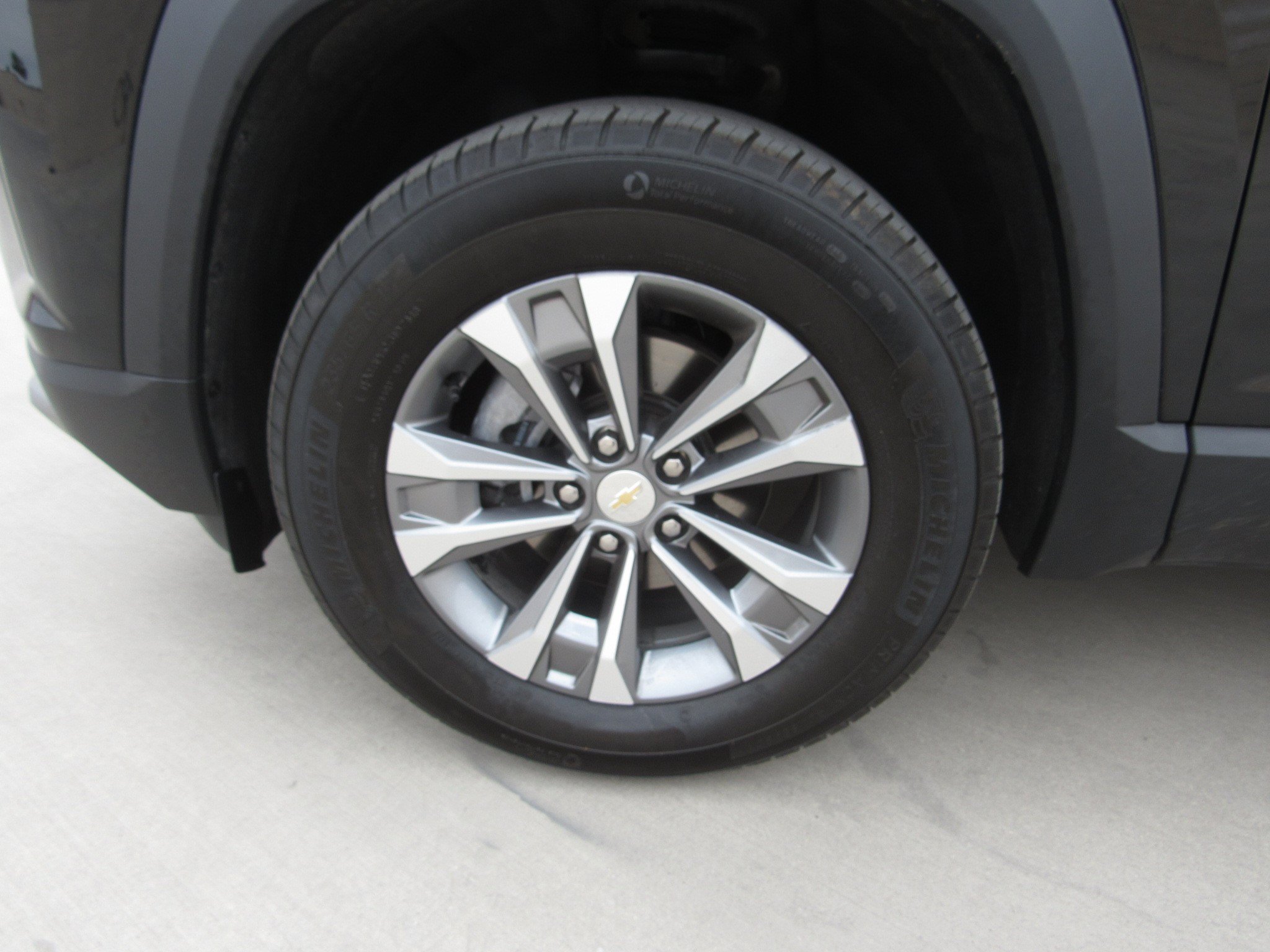 Used 2025 Chevrolet Equinox LT AWD/4WD image 4
