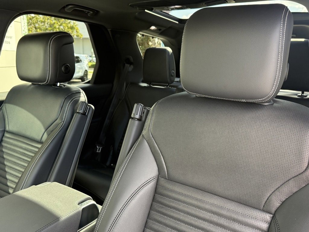 New 2025 Land Rover Discovery S image 14
