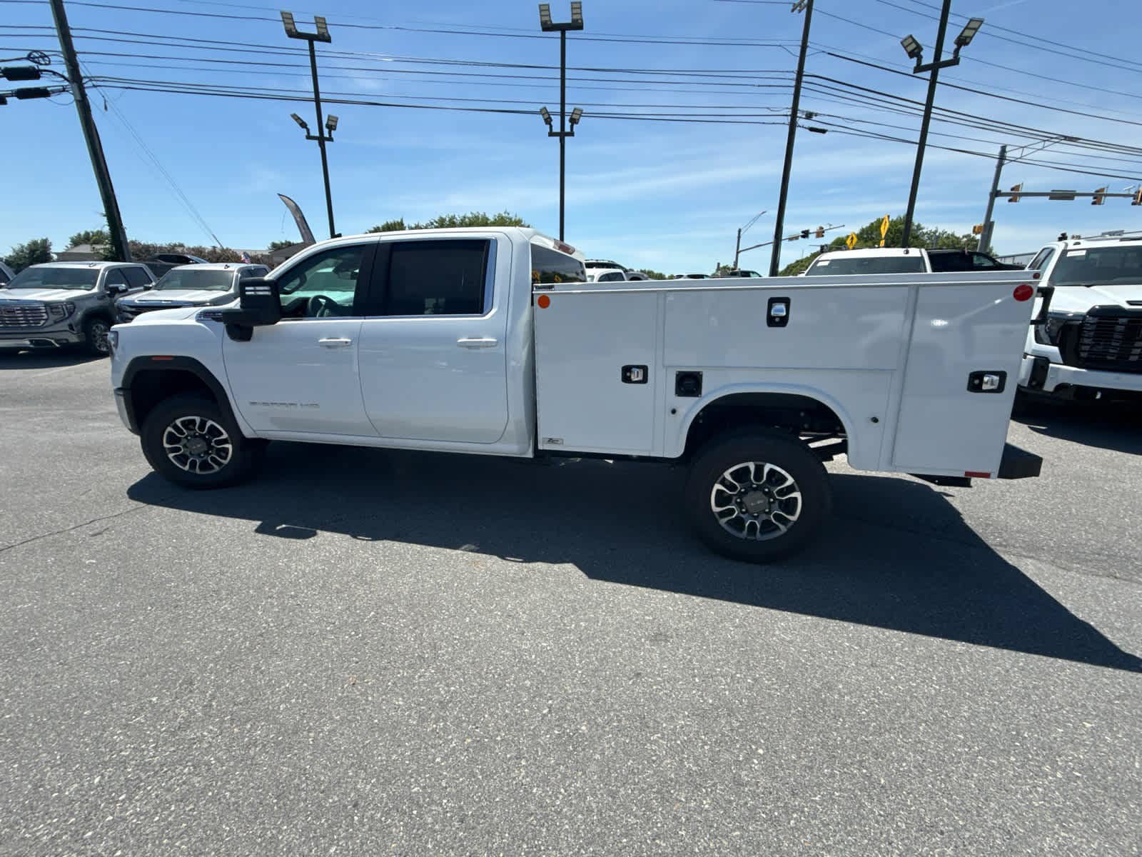 New 2026 GMC Sierra 3500 SLE w/ SLE Convenience Package AWD/4WD image 8