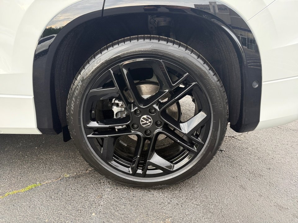 New 2026 Volkswagen Tiguan SE R-Line FWD image 22