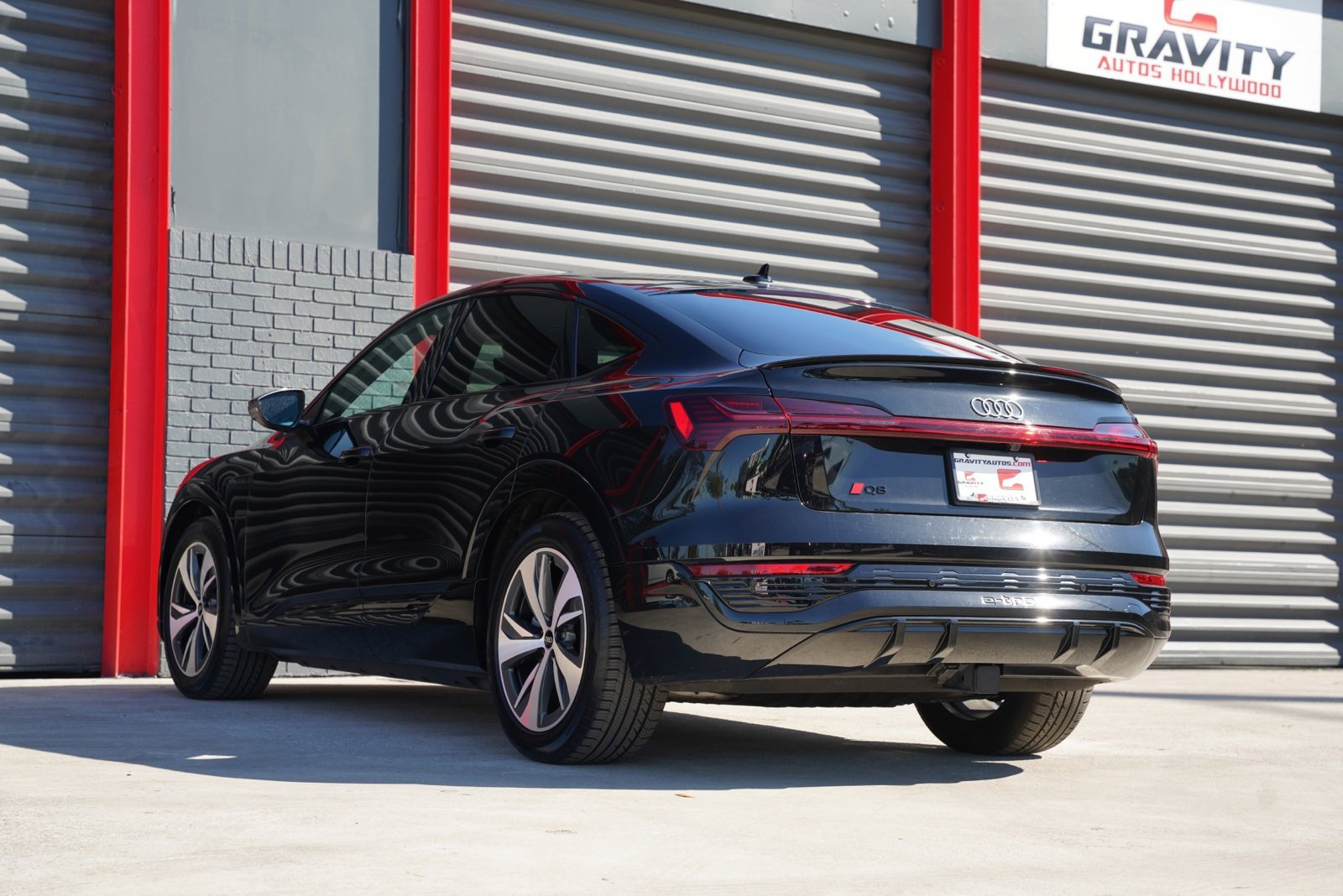 Used 2024 Audi Q8 e-tron Premium image 2