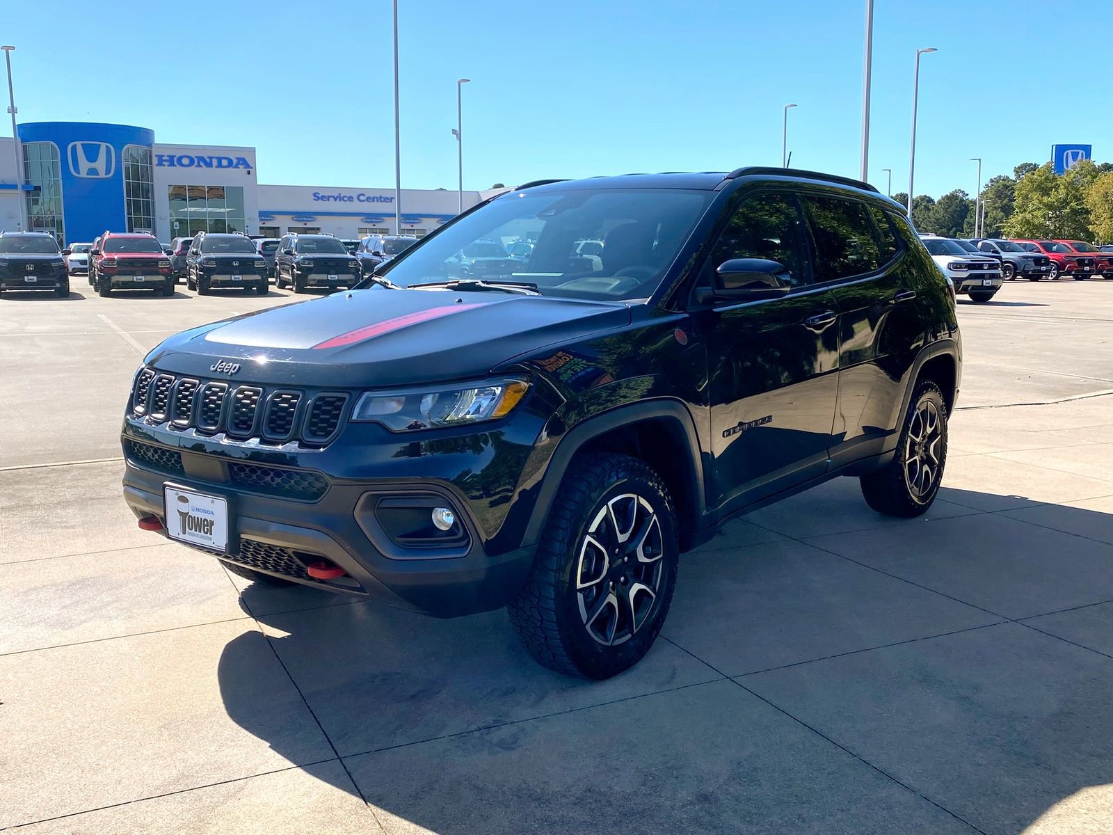 Used 2024 Jeep Compass Trailhawk image 3