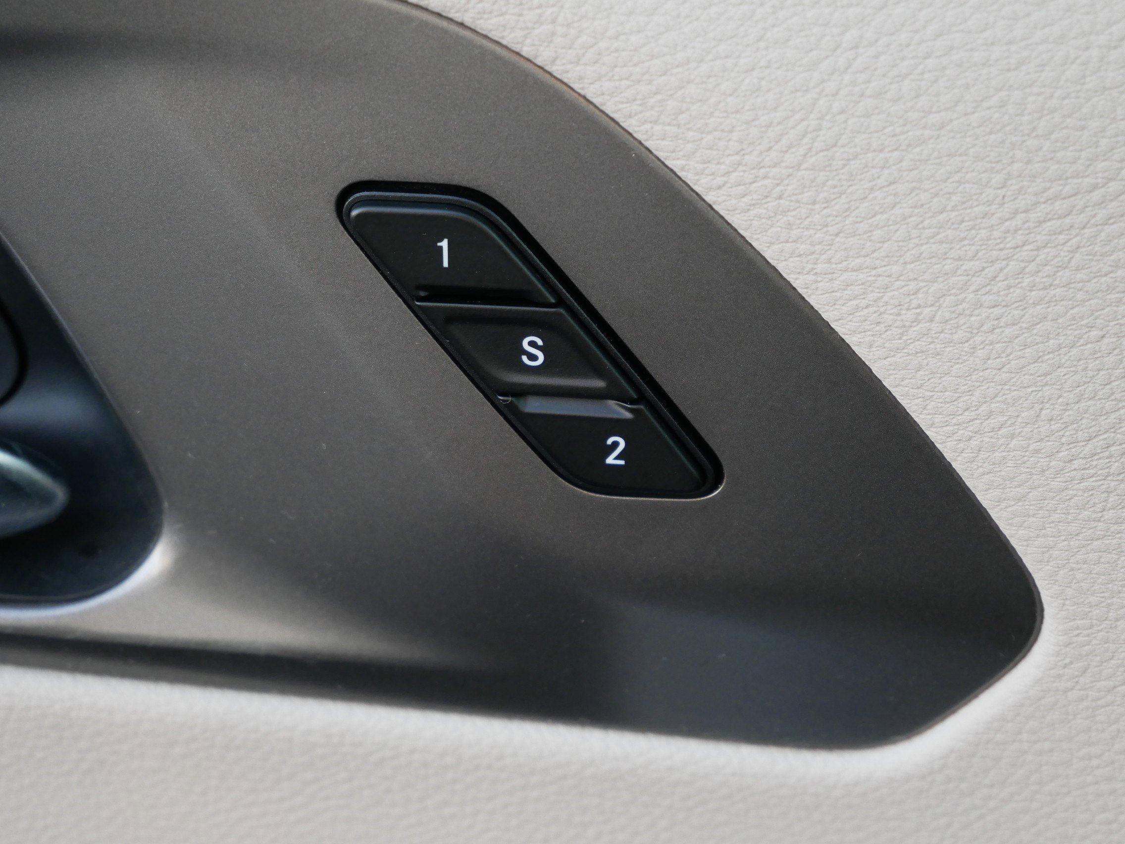 Used 2024 Chrysler Pacifica Touring-L image 27