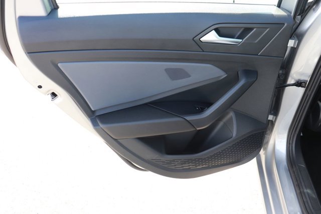 Used 2025 Volkswagen Jetta SE image 11