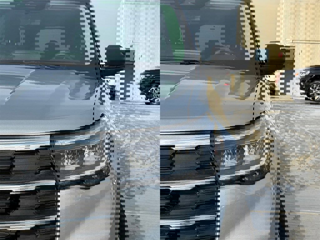 Used 2025 Ford Explorer Active image 3