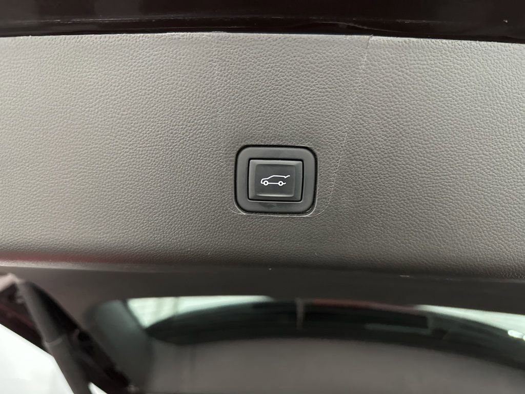 Used 2022 Chevrolet Traverse High Country AWD/4WD image 44