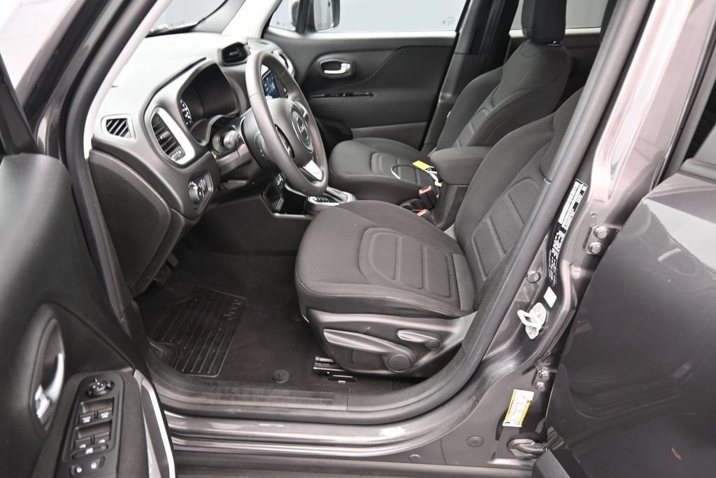 Used 2020 Jeep Renegade Latitude FWD image 16