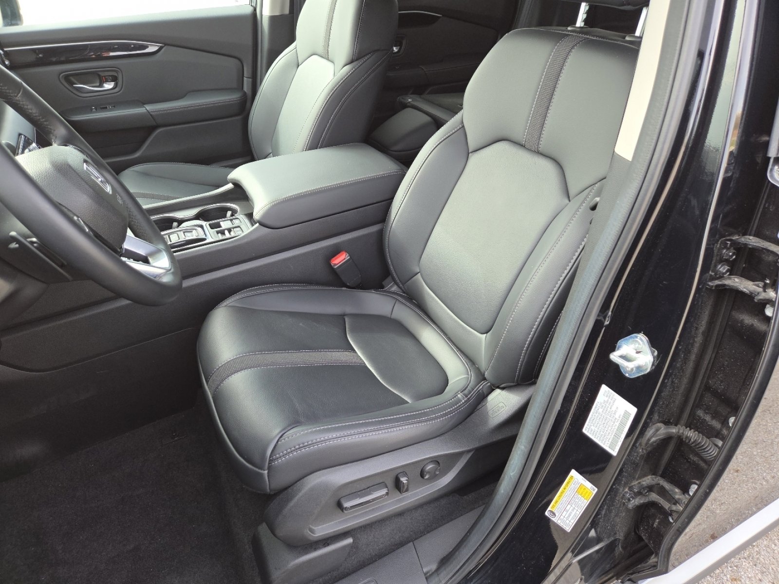 Used 2025 Honda Pilot EX-L image 23