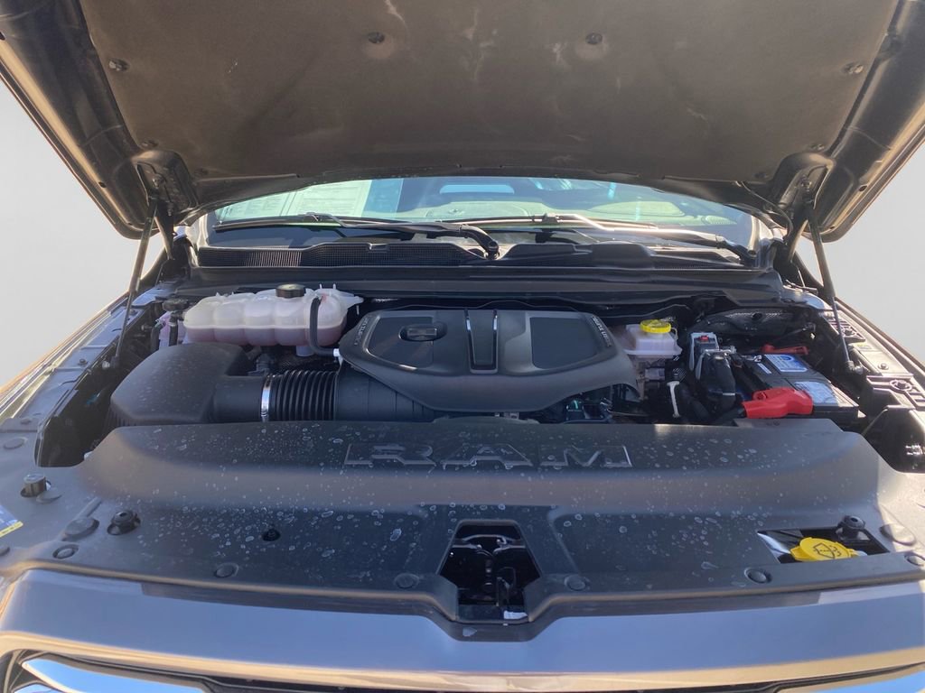 Used 2026 RAM 1500 Laramie AWD/4WD image 9