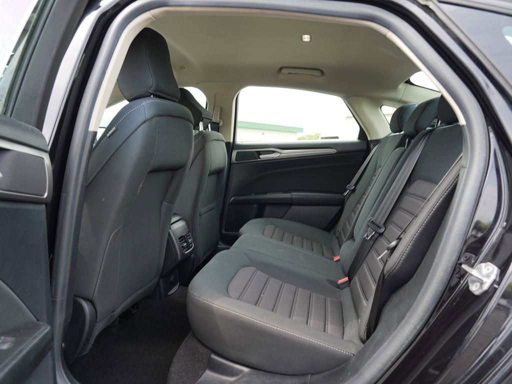 Used 2020 Ford Fusion SE FWD image 19