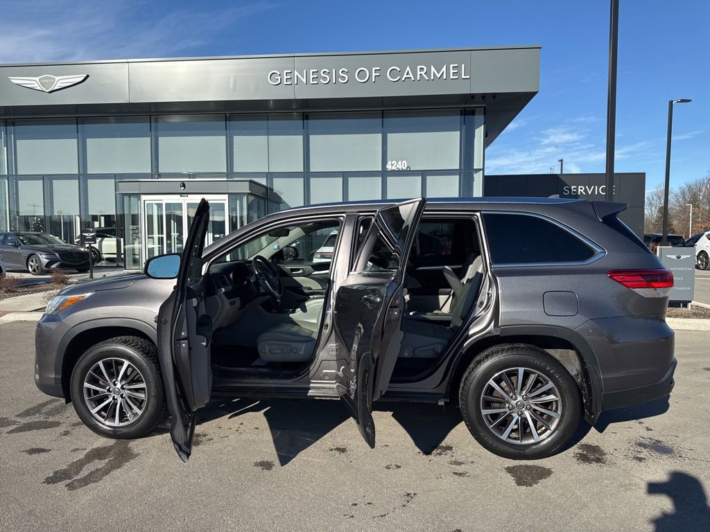 Used 2017 Toyota Highlander XLE image 16