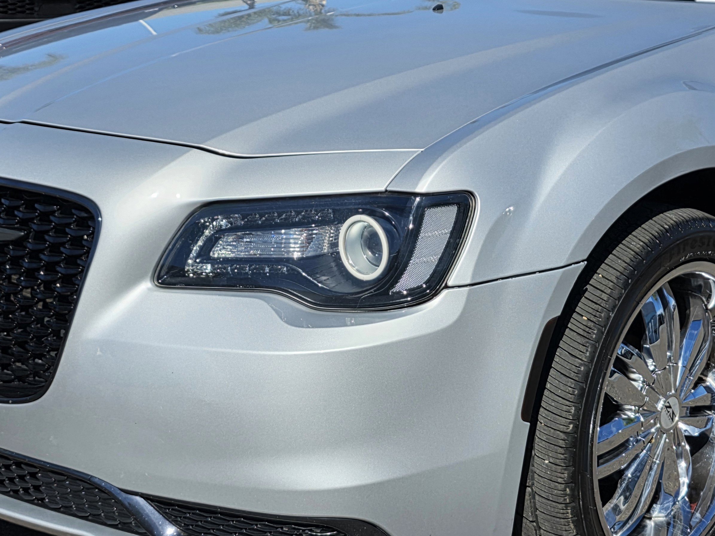 Used 2019 Chrysler 300 Touring w/ Sport Appearance Package image 8