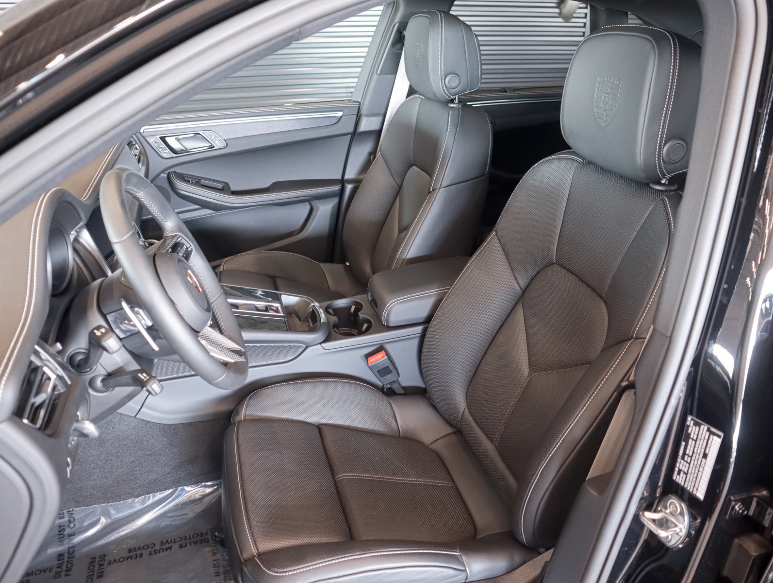 Certified 2025 Porsche Macan GTS image 5