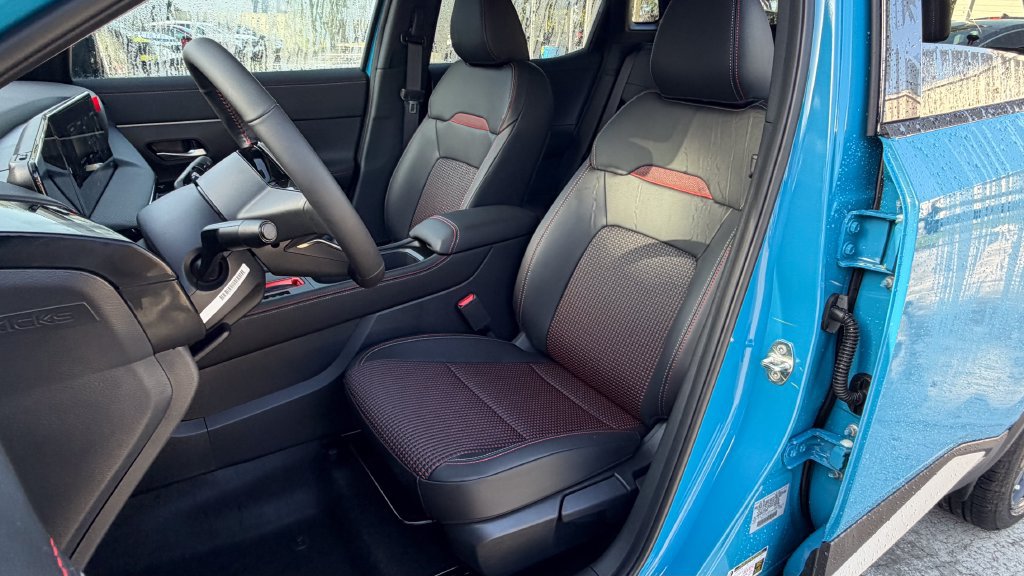 New 2026 Nissan Kicks SR FWD image 28