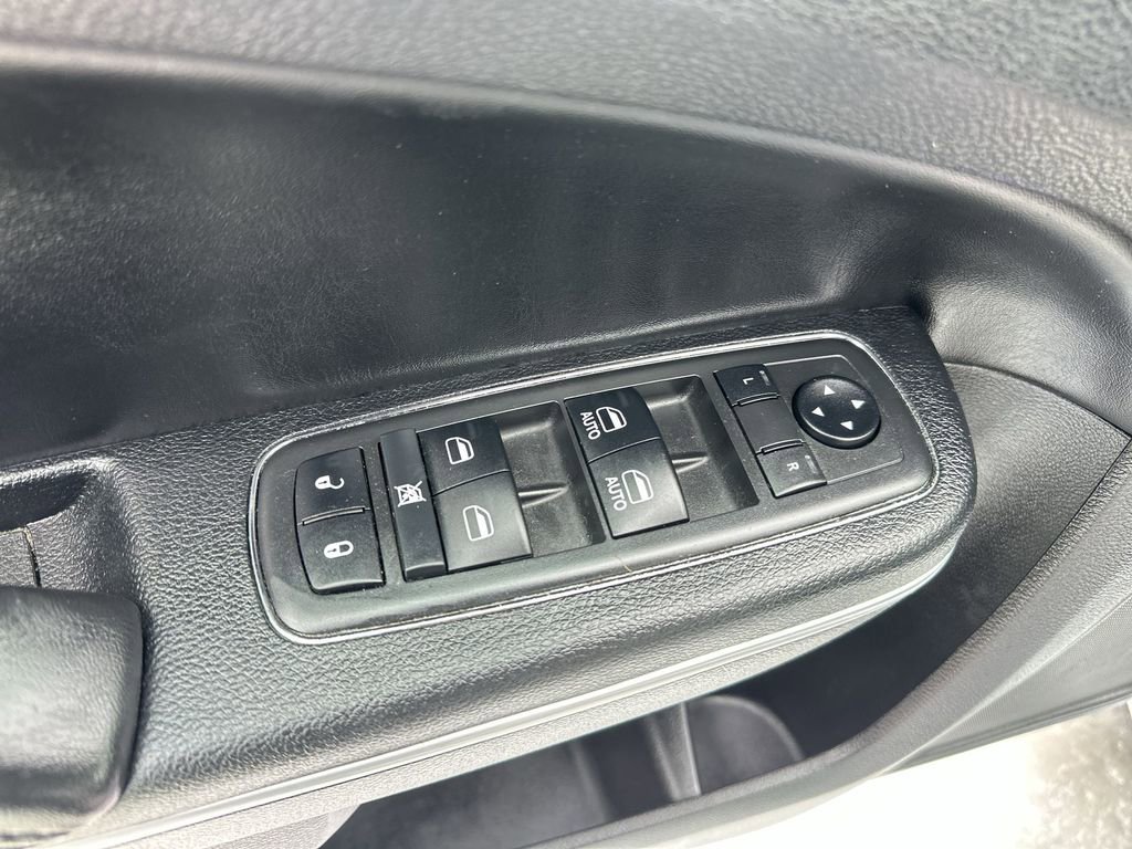 Used 2019 Chrysler 300 Touring w/ Driver Convenience Group image 5