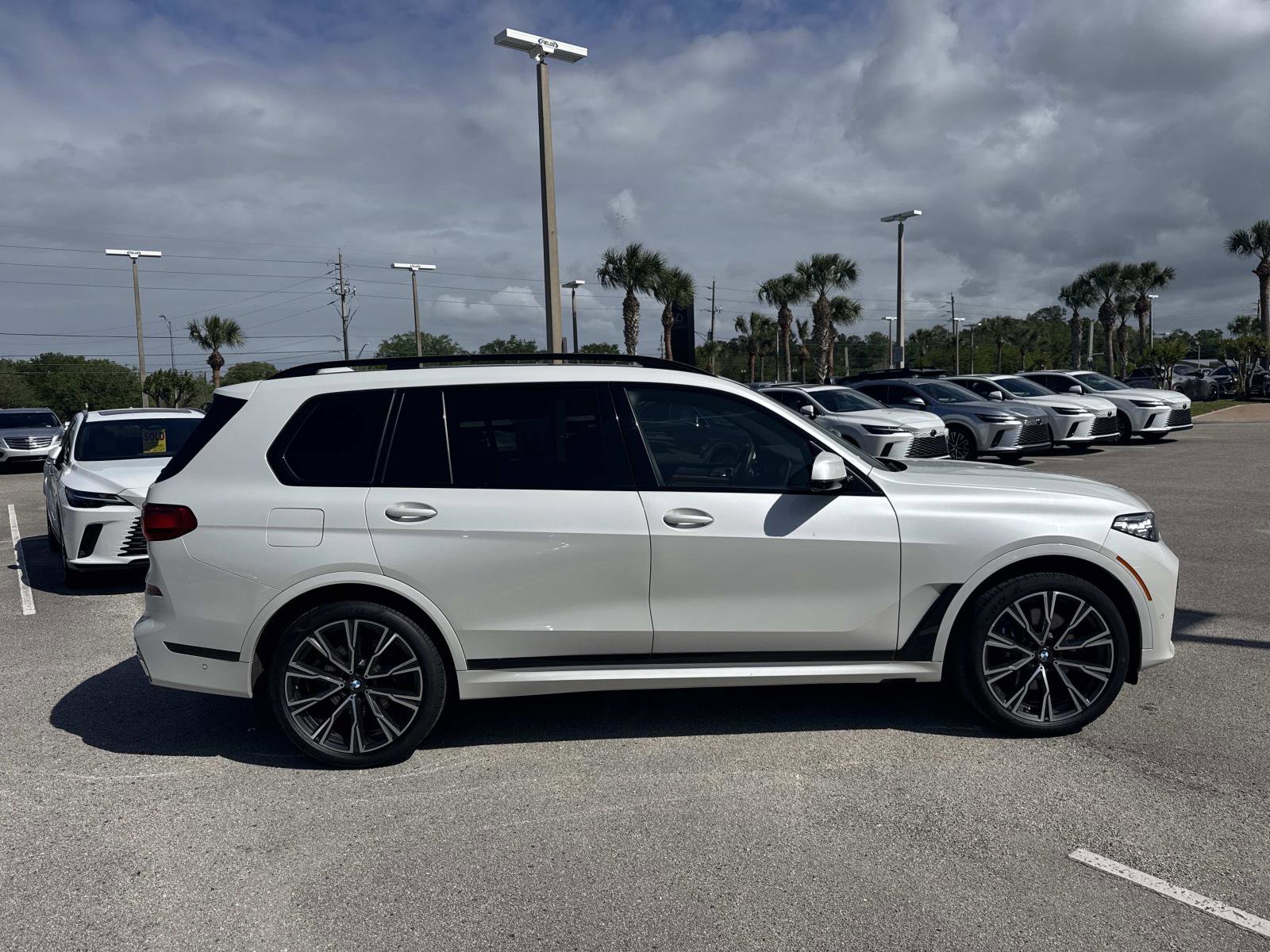 Used 2019 BMW X7 xDrive40i w/ Dynamic Handling Package image 2