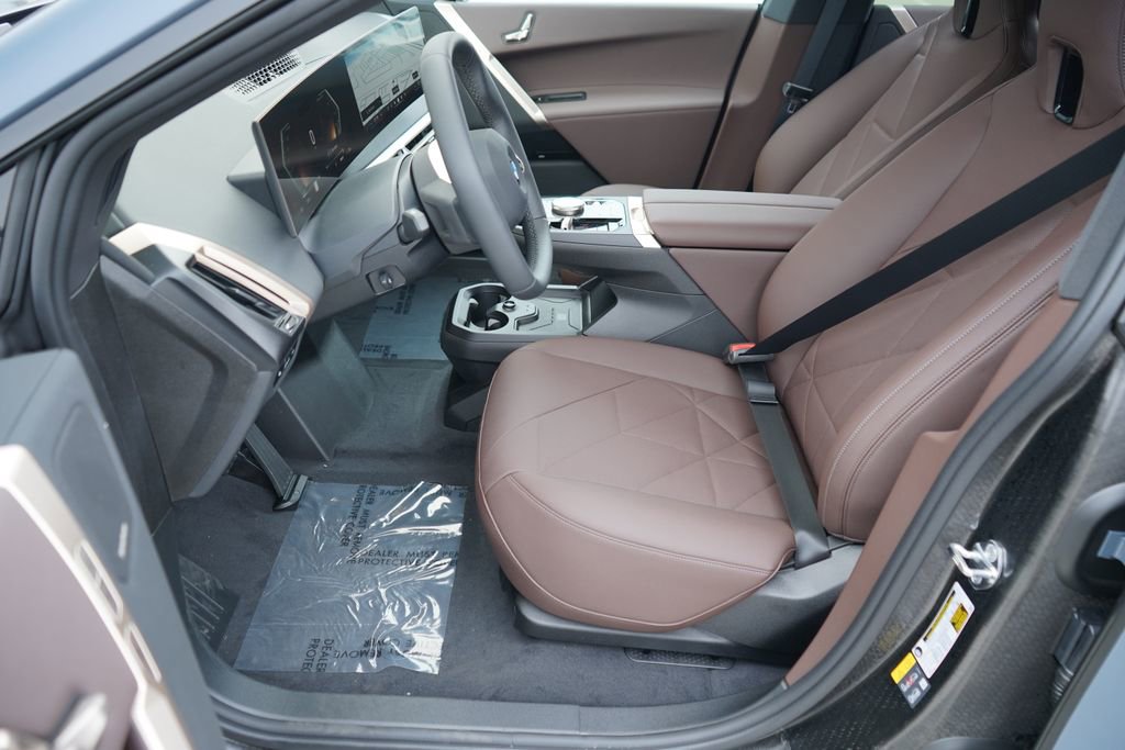 New 2026 BMW iX xDrive45 image 9