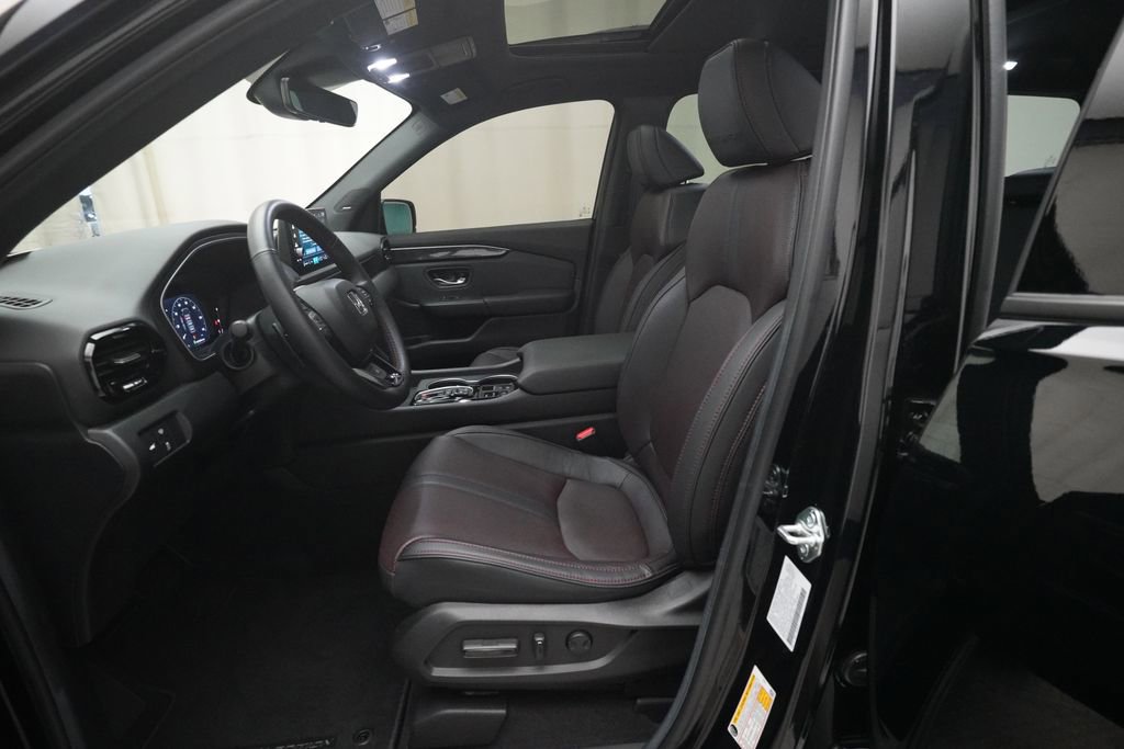 Certified 2025 Honda Pilot Black Edition image 7