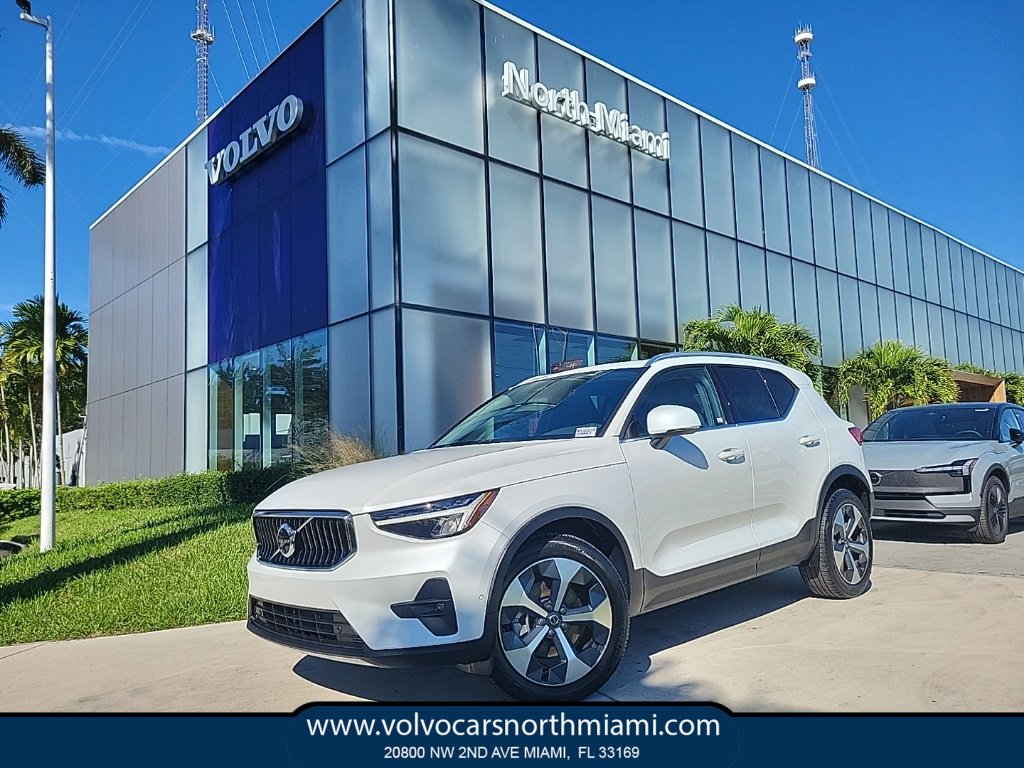 Used 2023 Volvo XC40 B5 Plus w/ Driver Assist Package