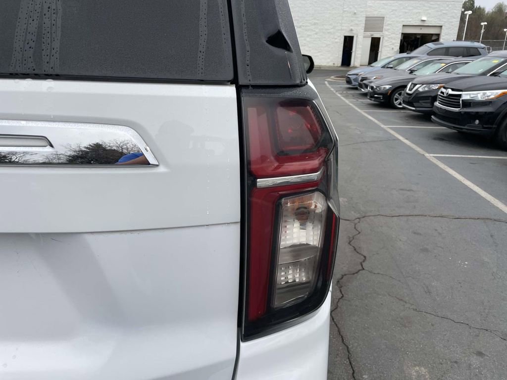 Used 2023 Chevrolet Suburban Premier image 16
