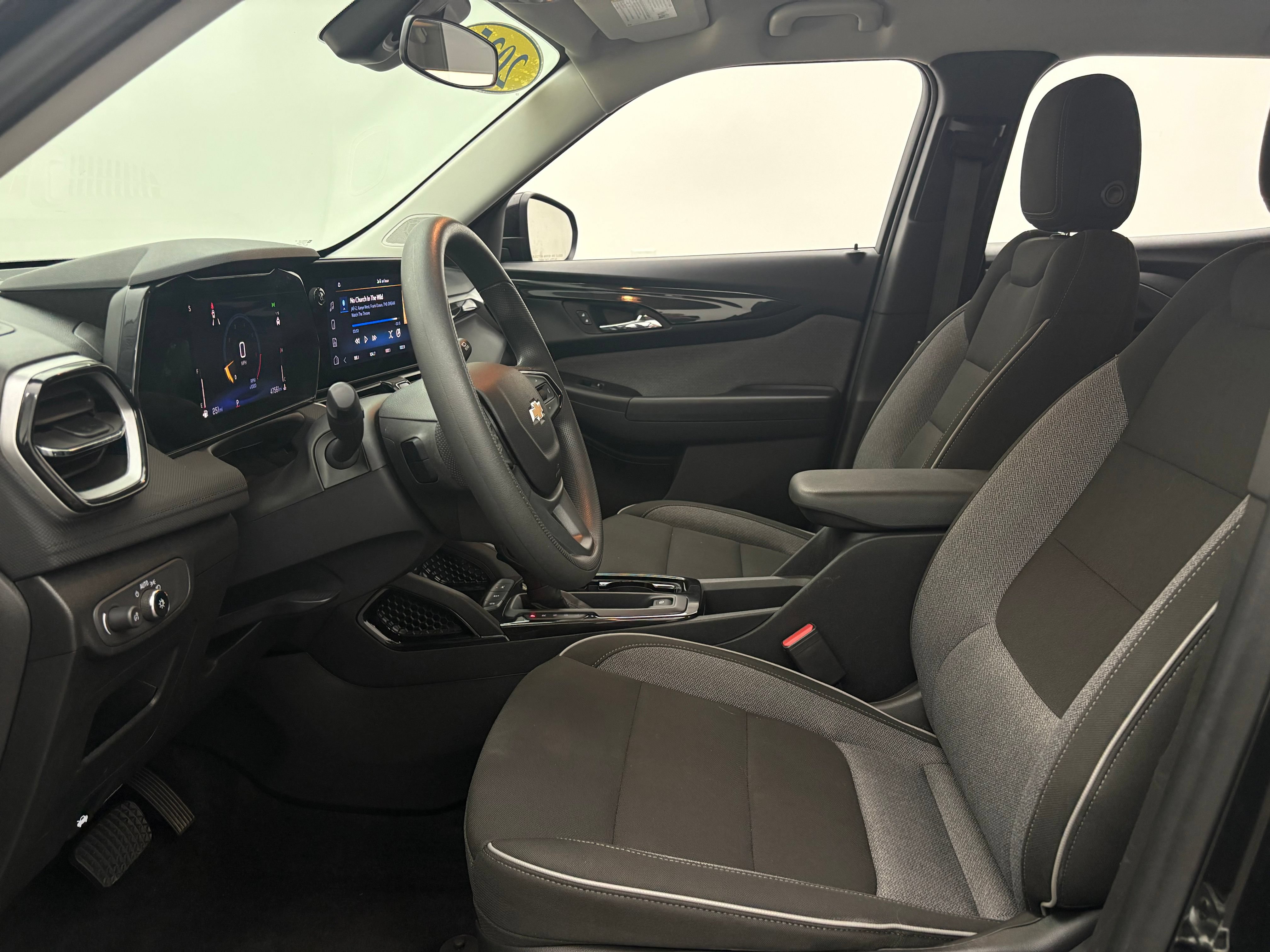 Used 2025 Chevrolet TrailBlazer LT FWD image 15