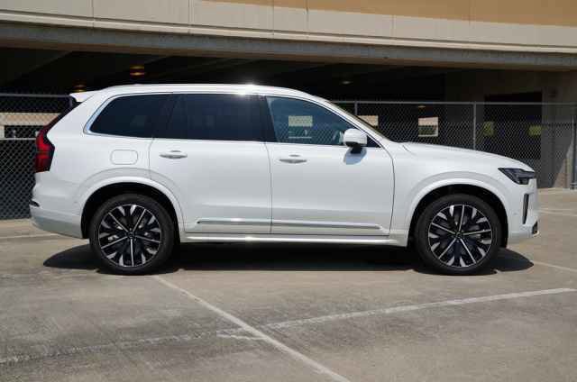 New 2026 Volvo XC90 B6 Plus w/ Protection Package Premier image 3