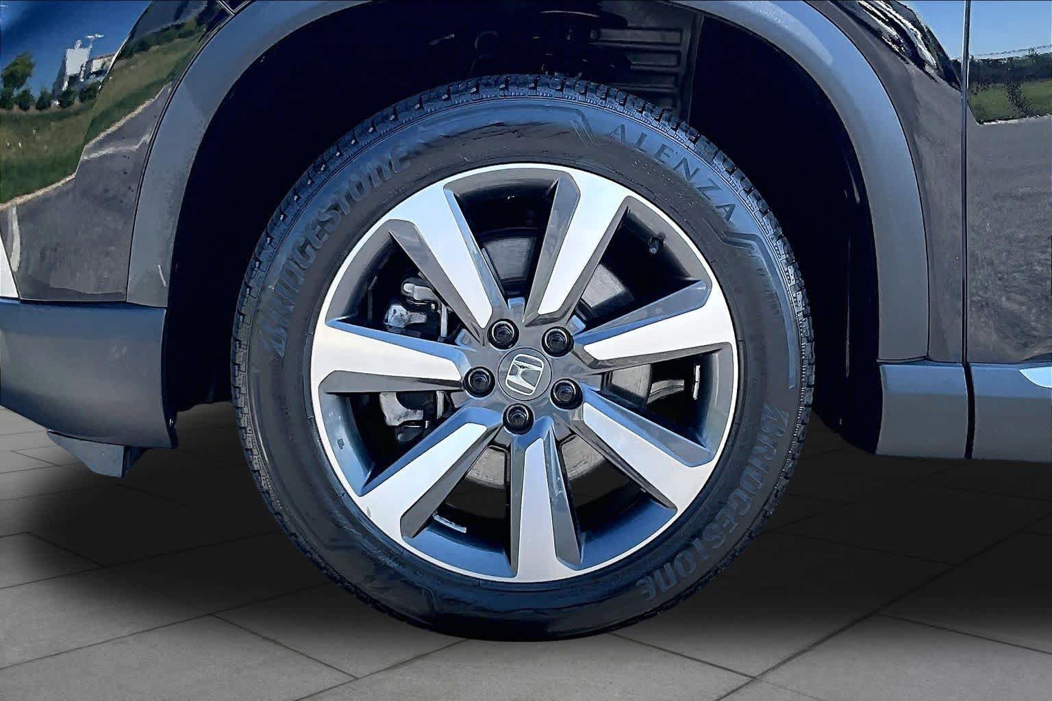 Used 2024 Honda Pilot Touring image 11