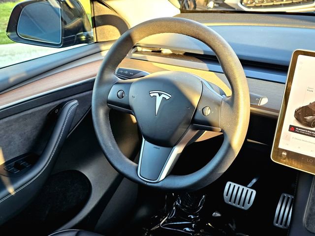 Used 2023 Tesla Model Y Performance image 28