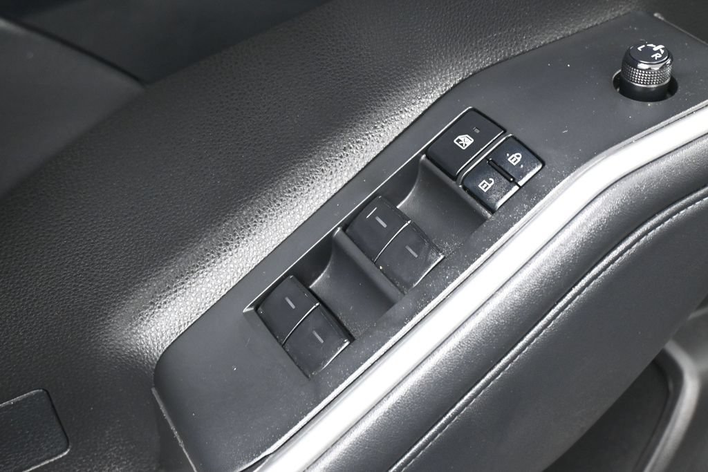 Used 2022 Toyota Highlander XLE AWD/4WD image 14
