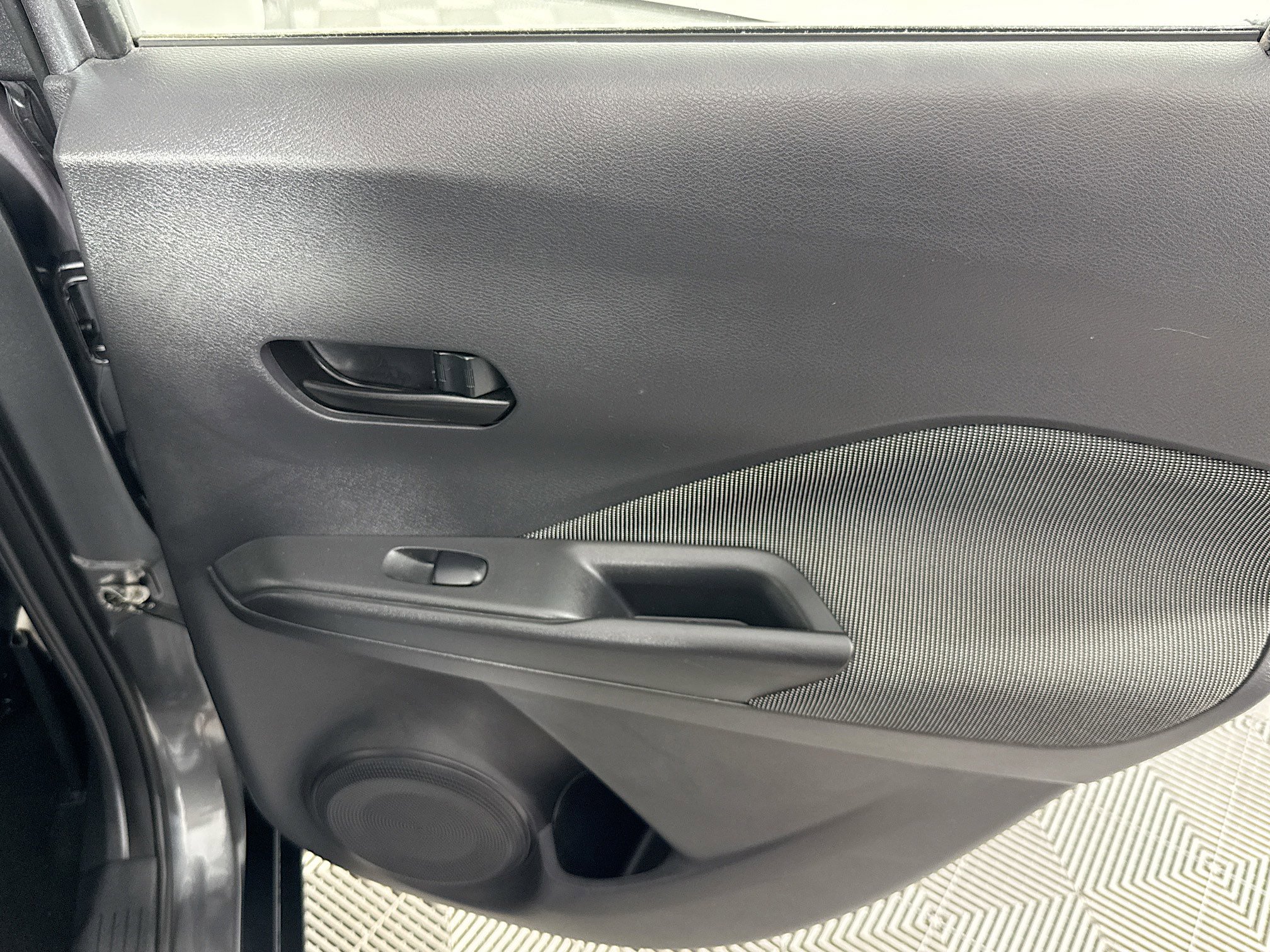 Used 2019 Nissan Kicks S FWD image 27