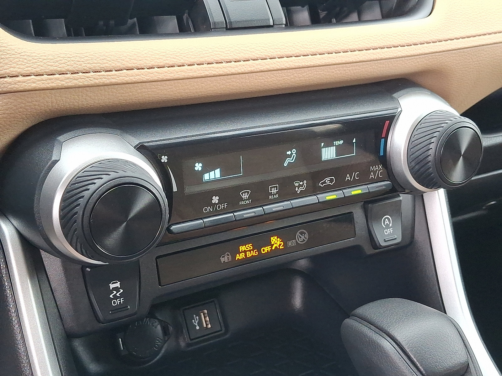 Used 2024 Toyota RAV4 LE AWD/4WD image 16