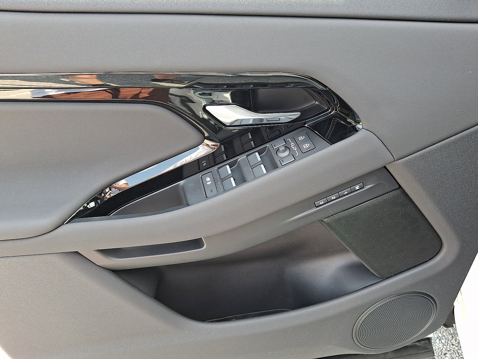 New 2026 Land Rover Range Rover Evoque S AWD/4WD image 11