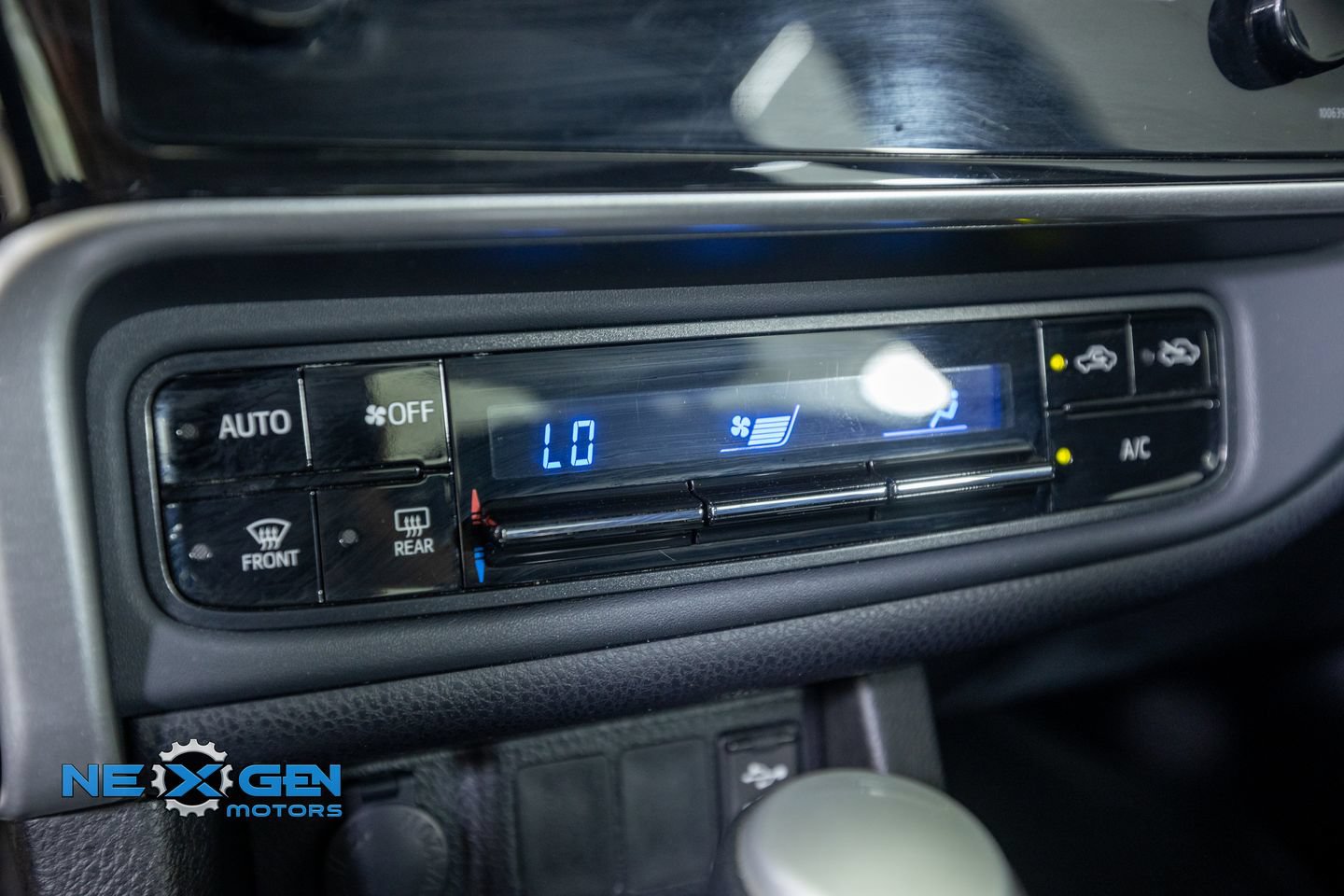 Used 2018 Toyota Corolla LE FWD image 20