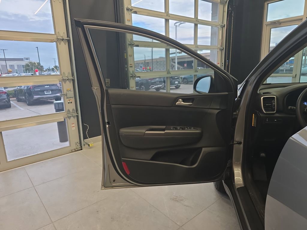 Used 2022 Kia Sportage LX image 13