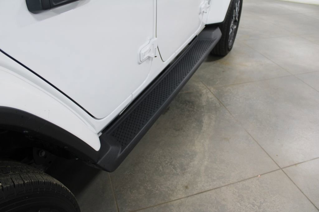 Used 2024 Jeep Wrangler Sahara image 13