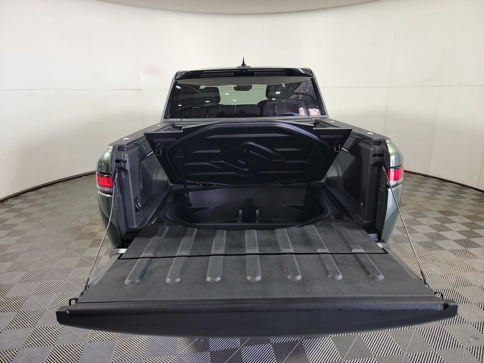 Used 2023 Rivian R1T Adventure Dual AWD/4WD image 15
