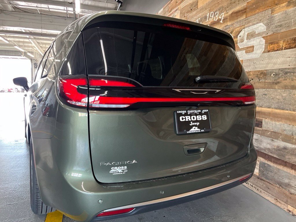 New 2027 Chrysler Pacifica Select FWD image 19