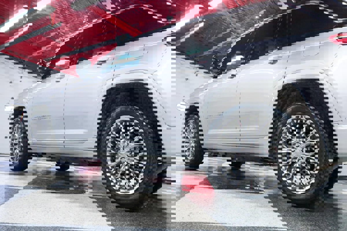 Used 2022 Jeep Grand Cherokee Summit w/ Advanced Protech Group IV image 37