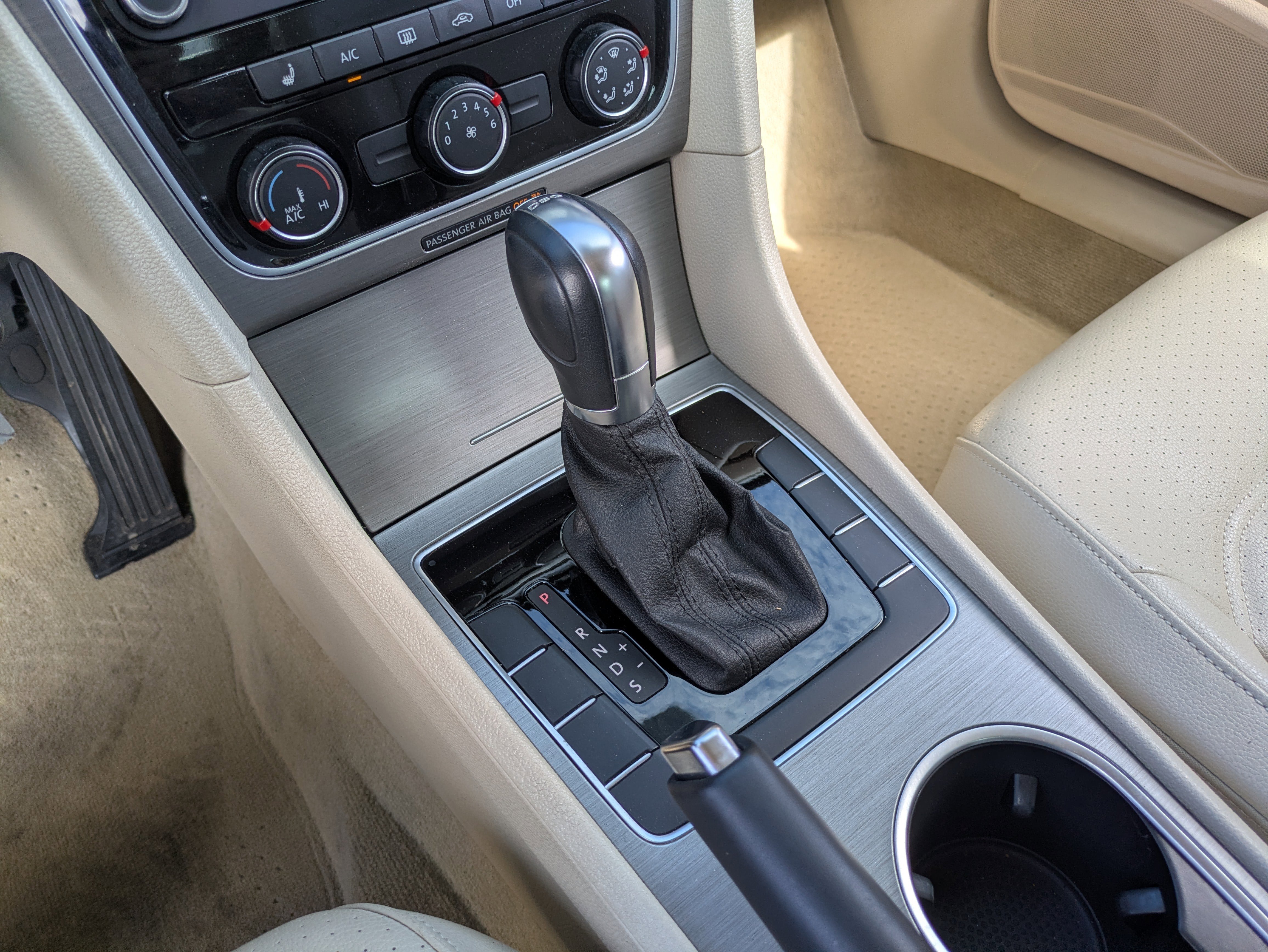 Used 2014 Volkswagen Passat TDI SE image 24