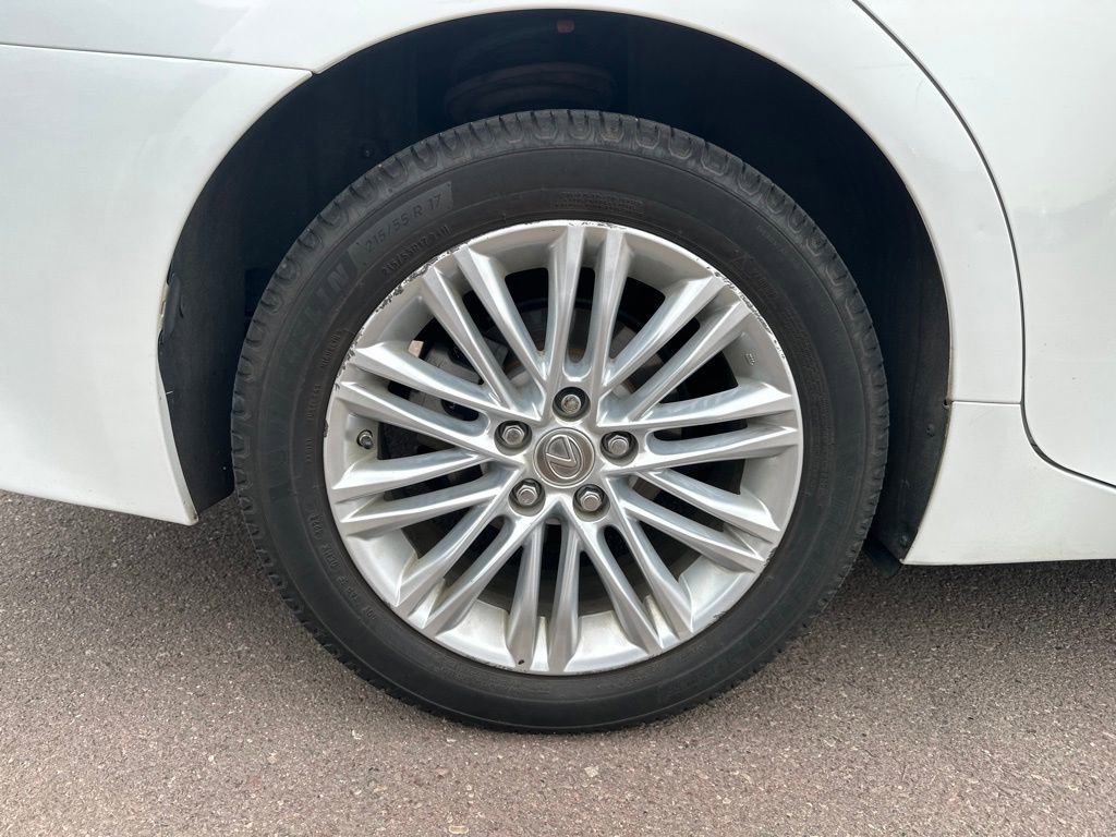 Used 2014 Lexus ES 350 w/ Luxury Package image 38