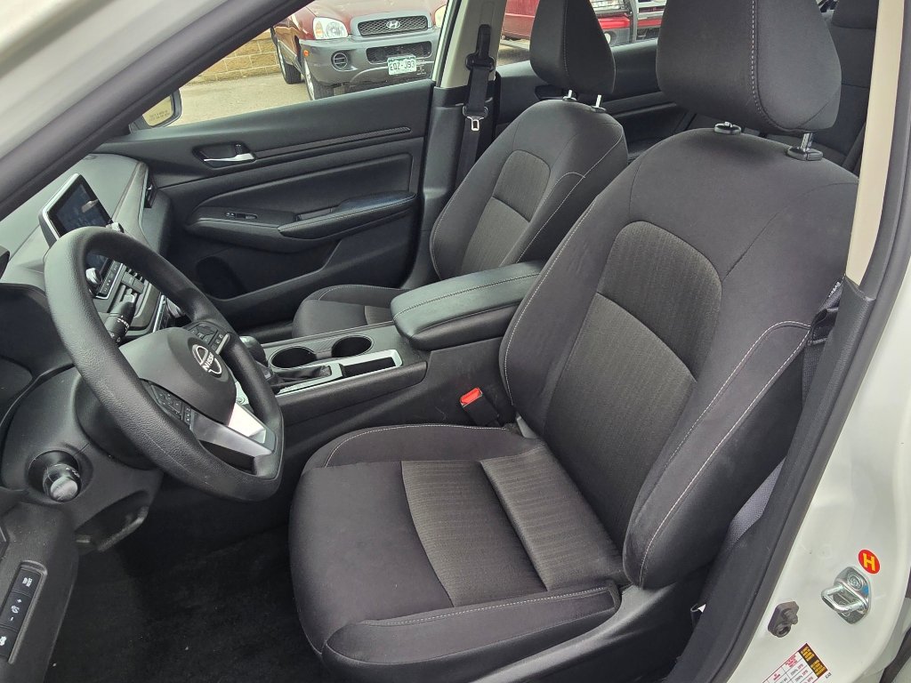 Used 2025 Nissan Altima 2.5 SV image 11