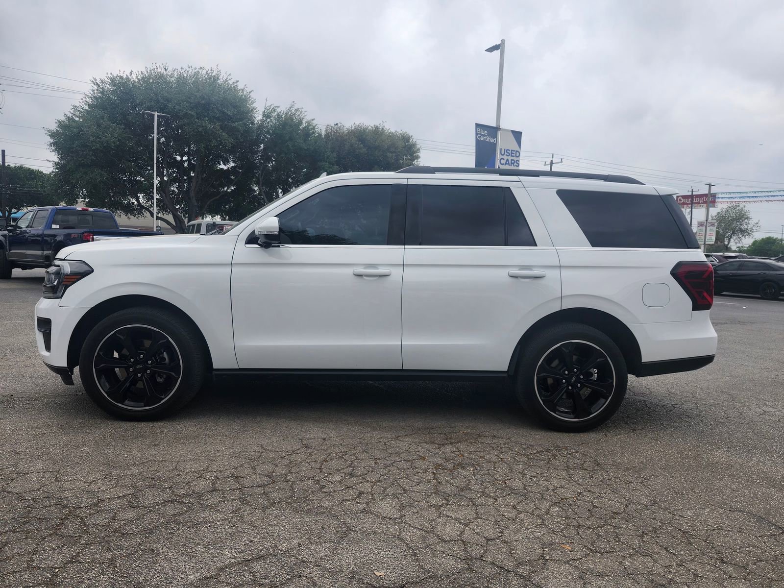 Used 2023 Ford Expedition Limited image 5