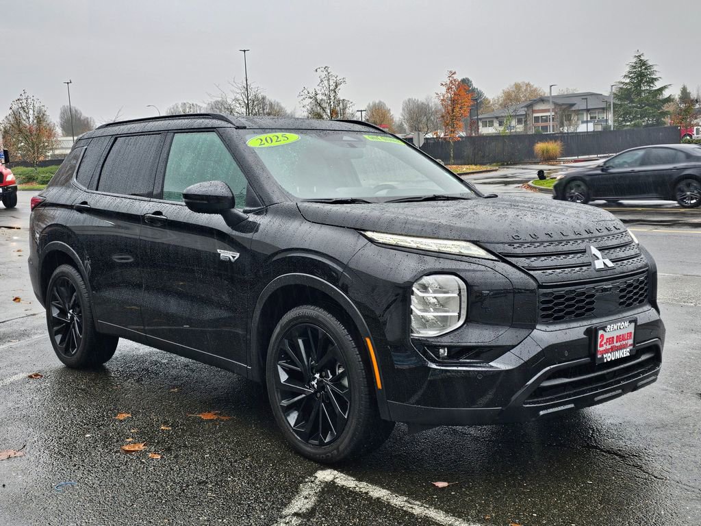 Used 2025 Mitsubishi Outlander SEL Black Edition image 3