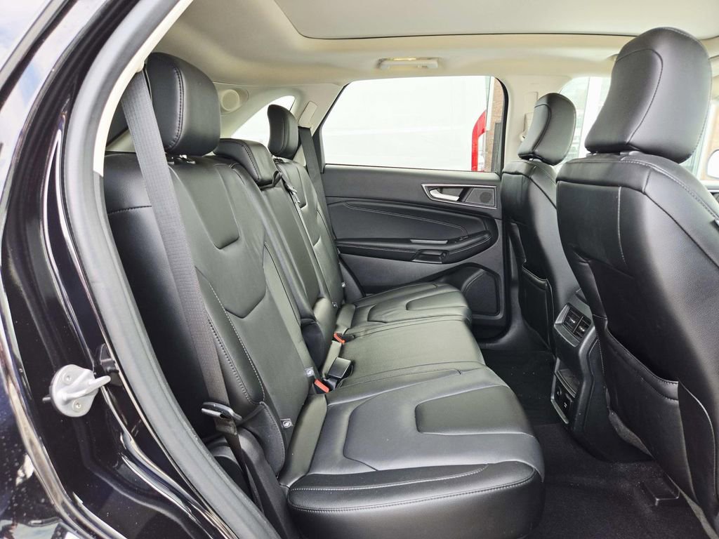 Used 2022 Ford Edge Titanium image 15