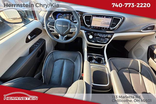 Used 2023 Chrysler Pacifica Limited FWD image 12
