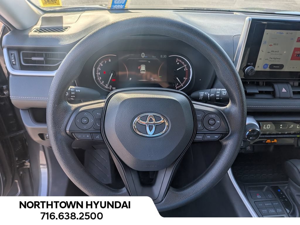 Used 2025 Toyota RAV4 XLE AWD/4WD image 7